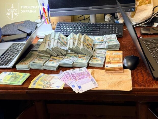 Гроші, вилучені у топ-посадовців Нацполіції