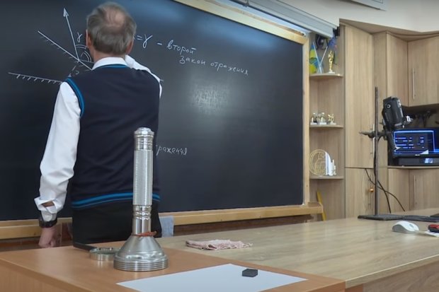 Появилось расписание украинской онлайн-школы. Фото: Факты, скрин
