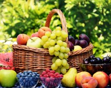 Стали известны самые полезные ягоды и фрукты на лето: лучшие источники витаминов