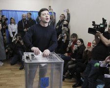 Первые результаты выборов 2019: Зеленский потерял жену на подходе к участку