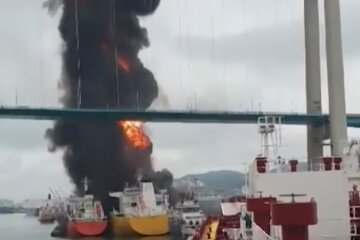 Под Сенегалом взорвалось судно. Фото: скрин YouTube