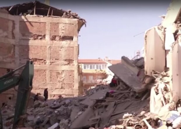 В Турции произошло сильное землетрясение. Фото: скриншот  YouTube-видео