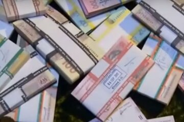 Зарплаты чиновников вырастут. Фото: скриншот Youtube