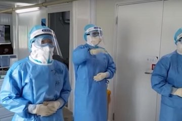 Китайские медики рассказали о методах борьбы с вирусом. Фото: скриншот YouTube