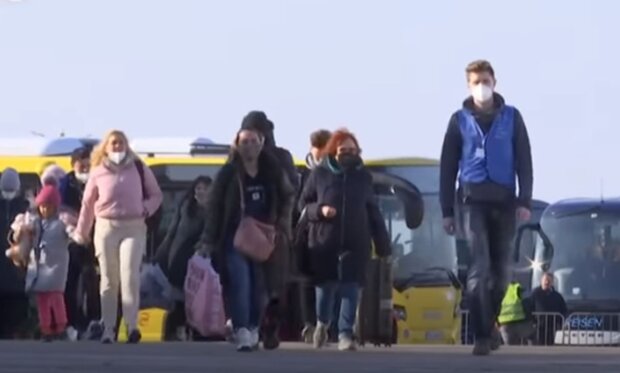Беженцы из Украины. Фото: скриншот YouTube-видео