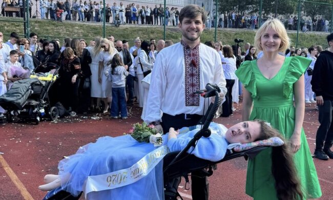 Софія зі СМА танцює випускний вальс у Львові