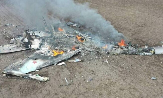 Горит сбитый вражеский самолет Фото: Facebook ВСУ ВСУ