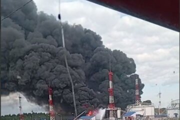 Зеленський показав атаку дронів на москву - палає як у пеклі. Фото: скріншот зі сторінки президента