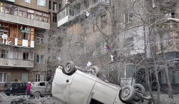 Последствия ракетной атаки по Харькову. Фото: скриншот YouTube-видео
