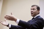 Подошел с любовью: Ляшко взялся за ладонь Зеленского и не отпускал. Зеленский попросил закончить это