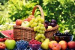 Стали известны самые полезные ягоды и фрукты на лето: лучшие источники витаминов