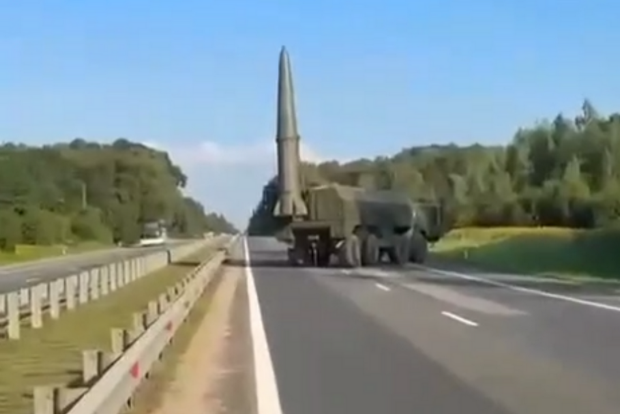 Росіяни підтягнули до кордону з Польщею "Іскандери" - відео