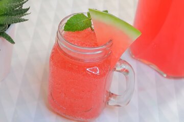 Арбузная настойка. Фото: YouTube