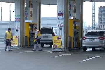 Бензин в Украине подешевеет. Фото: скриншот Youtube-видео