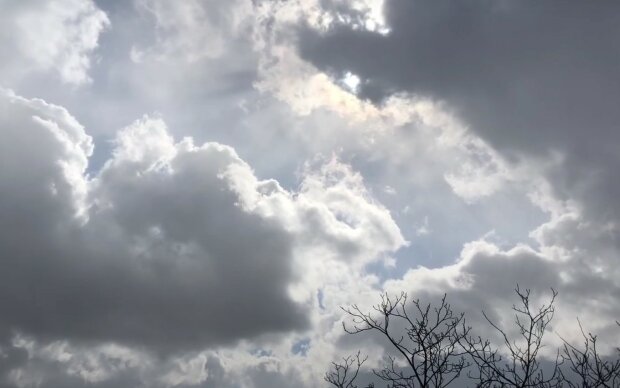 Хмари. Фото: скріншот YouTube-відео