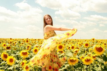 В Instagram набирают популярность фото с подсолнечниками в поле