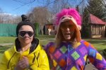 Королевой и ее супругу Тарзану предложили работу в такси. Фото: скриншот YouTube