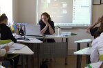 Школьники на учебе. Фото: YouTube, скрин