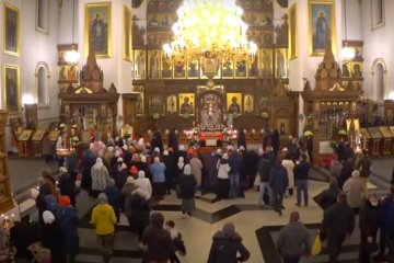 Кидались яйцами и устроили давку: как московский патриархат провел службу в Святогорской лавре