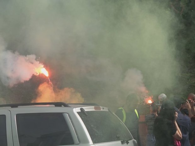 Центр столицы в дыму: Огонь, крики — евробляхеры пошли на крайние меры
