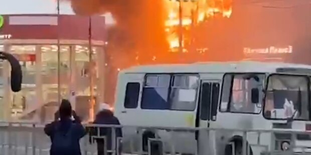 Вогняний день на росії: слідом за "бавовною" в курсі спалахнув торговий центр на кубані, кадри