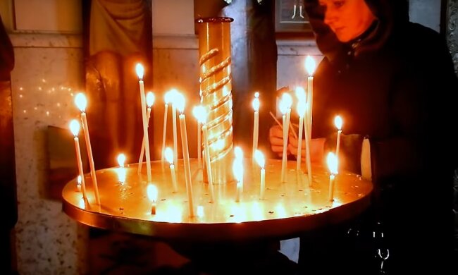 Свечи в церкви. Фото: скриншот YouTube-видео