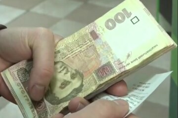 Гроші, квитанції, субсидії, борги. Фото: скріншот Youtube