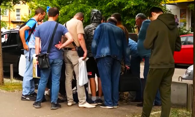 В ТЦК объяснили, кого могут мобилизовать с 18-ти лет. Фото: YouTube