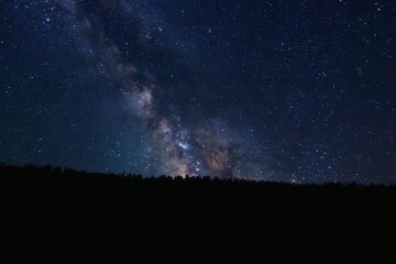 Звездное небо.  Фото: скриншот YouTube-видео