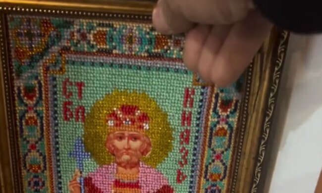 Окупанти такого не очікували: українську родину захистила ікона, яка зупинила уламки - фото