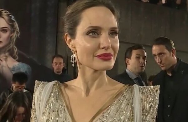 Анджелина Джоли. Фото: скриншот YouTube.