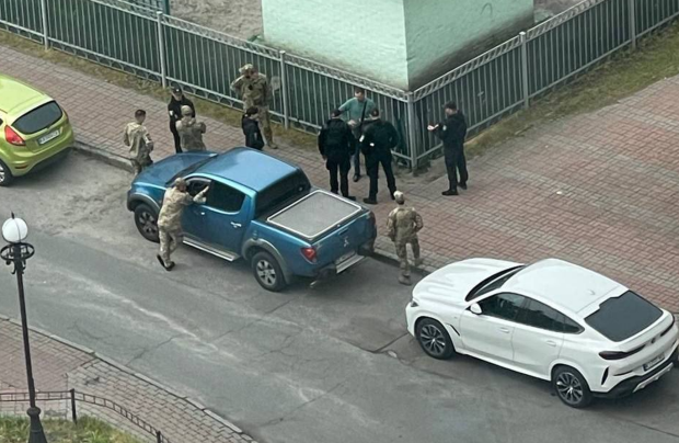 После мобилизации в ТЦК мужчина вылетел с третьего этажа - последствия серьезные