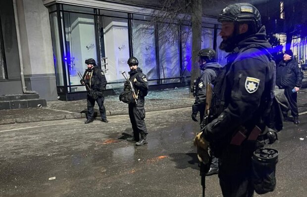 Полиция Украины в комендантский час. Фото: НПУ