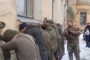 Пленные оккупанты. Фото: скриншот YouTube-видео