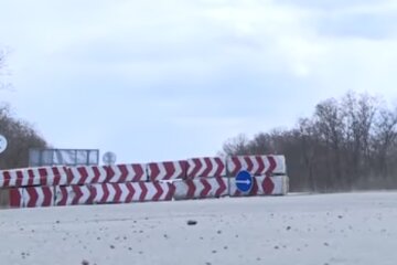 Блокпост на дорозі. Фото: скріншот YouTube-відео