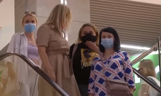 Украинцы в масках. Фото: Youtube