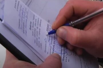 Повістка. Фото: скріншот YouTube-відео