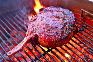 Мясо на гриле, фото: Пикабу