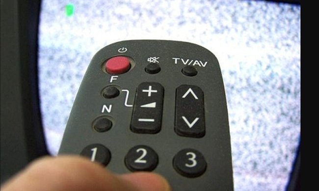 Просмотр телевизора, фото: www.trikolo.ru