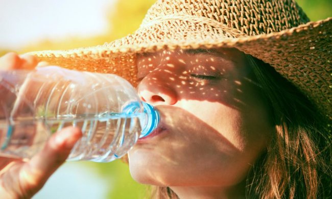 Самый лучший напиток, утоляющий жажду в жару: эксперты назвали простейший рецепт