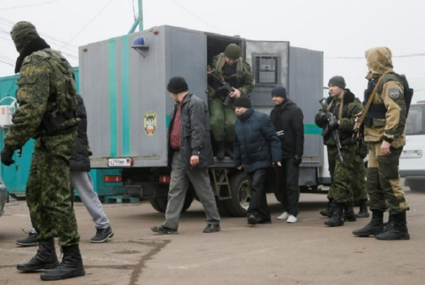 Граждане Украины возвращаются из плена. Фото: Reuters