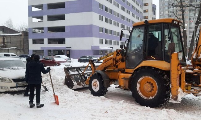 Прибирання снігу. Фото: Стіна