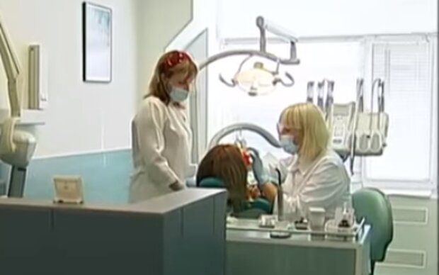 Лікування зубів. Фото: скріншот YouTube-відео