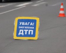 Жуткая ночная авария в Украине: грузовик протаранил опору. Есть погибшие