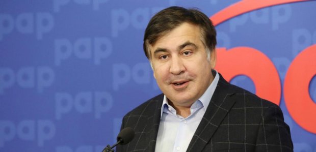 Работал «тараном Порошенко», бил Коломойского. Как Саакашвили вернулся в Украину и как будет мстить Порошенко