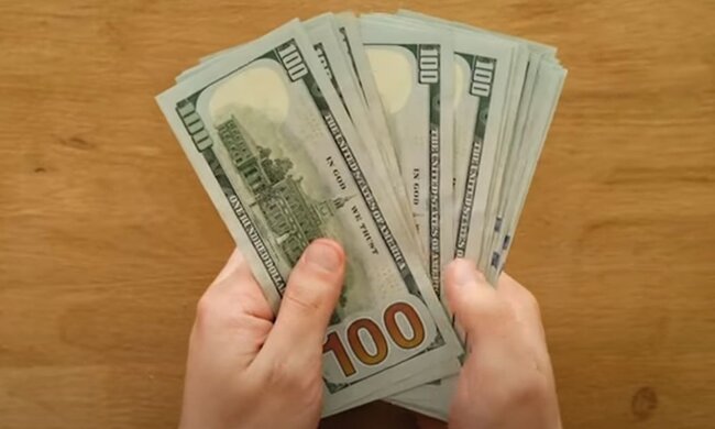 Гранти від 2 до 5 тисяч доларів: кому та де видають. Фото: скріншот YouTube-відео