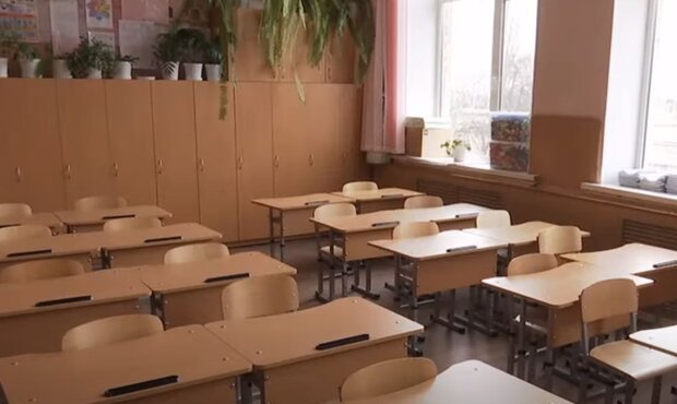 Порожній клас у школі. Фото: скріншот YouTube-відео