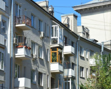 Украинцам теперь не разрешено стеклить балконы: или обдирайте, или расплачиваетесь