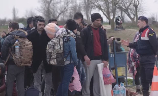 Мигранты в Греции. Фото: скриншот YouTube