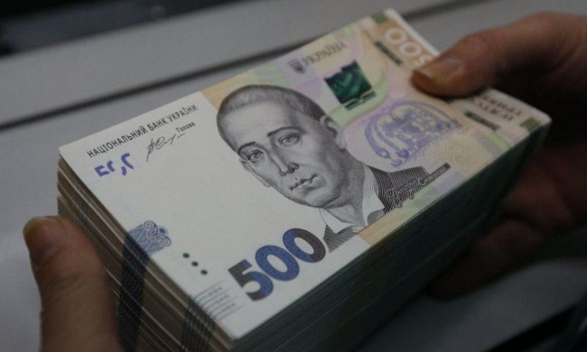 Шиномонтажник, санітар, бухгалтер: кого шукають на зарплати до 127 тисяч грн